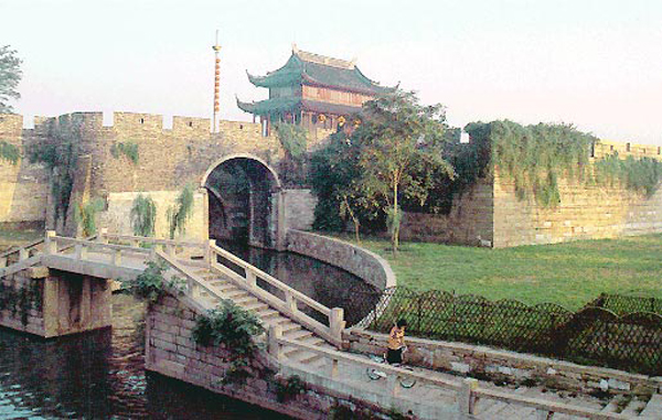 CINA - 41 - Suzhou ponticello x ciclisti